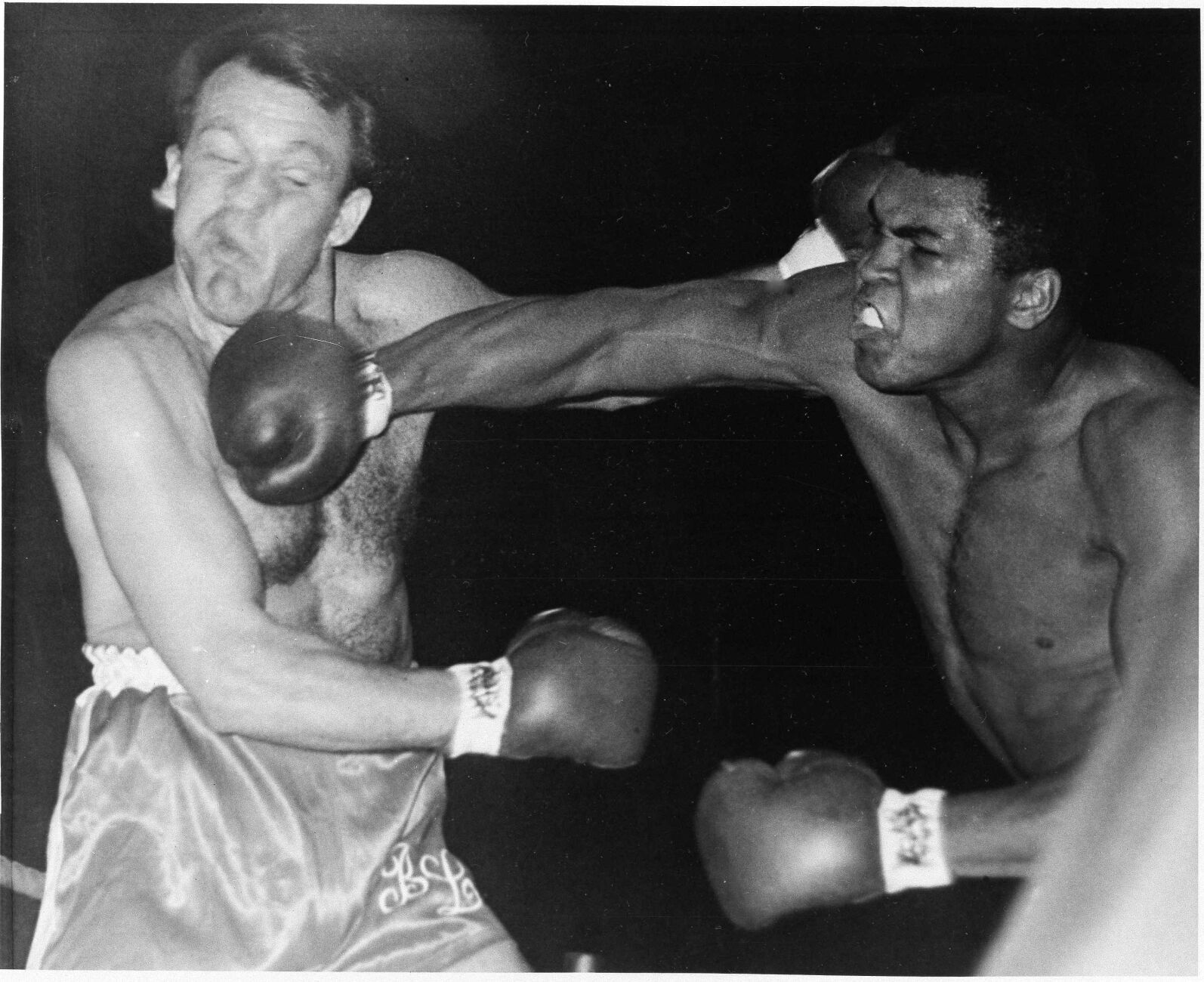 1966: Muhammad Ali KOs Brian London to retain world heavyweight title